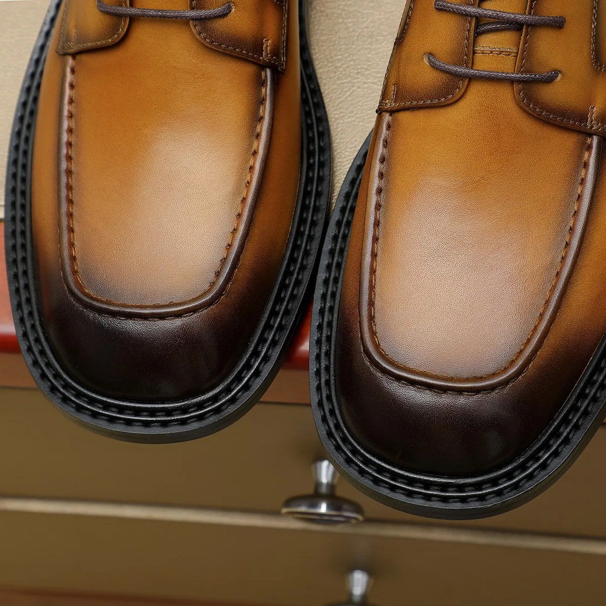 Men's shoes 💰640 💰 Louis Vuitton LV ® Autumn and Winter 🆕 models 🔛Full shoe counter First layer cowhide, 🐂Leather lined casual shoes for men, super soft outsole, essential for driving. Counter synchronization Original first layer cowhide Completely 1:1 mold customization 🌹Top version, color optional! Number: 38-45 (37.46. Customized)